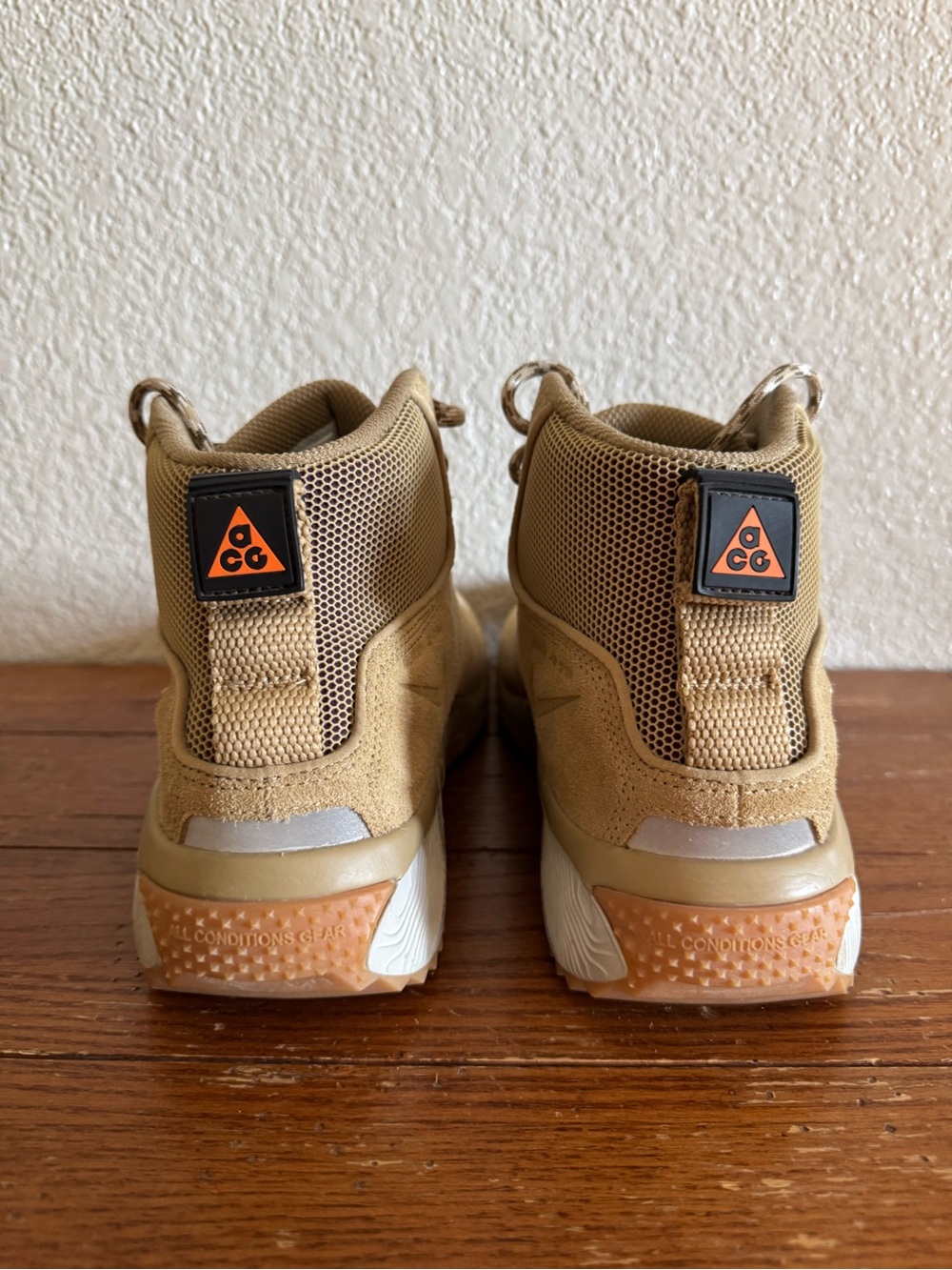 Nike ACG Men’s Sz. 10.5 Angels Rest Hiking Trek Boots Light Bone Streetwear - Picture 5 of 11